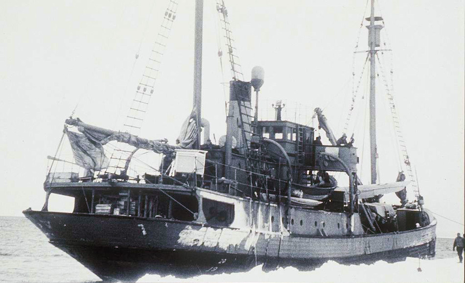 Das Schiff HMAS Wyatt Earp, welches 1947 für die Expedition nach Antarktika verwendet werden sollte, konnte sein Ziel aufgrund schlechten Wetters und Eis nicht erreichen. Bild: Laurence Le Guay