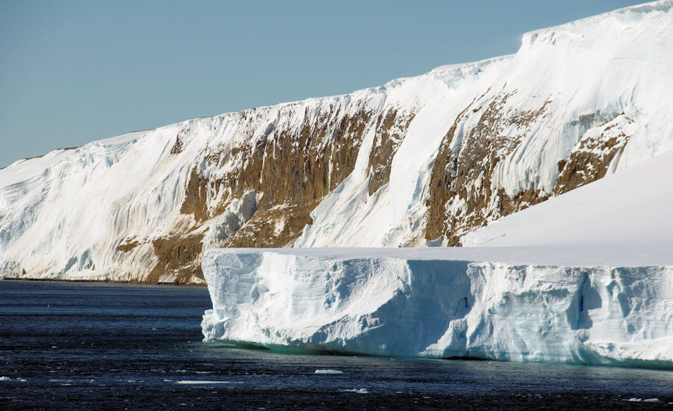 Bisher waren nur wenige Fahrten zur Abbruchkante des A68 am Larsen C Schelfeis. Ob den Forschern ein Anblick wie am Larsen B sich bieten wird? Bild: Gauthier Chapelle