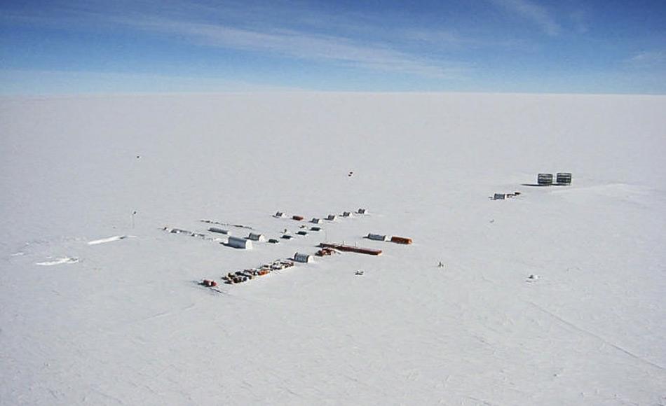 Auf der Suche nach dem ältesten Eis werden Forscher Little Dome C genauer unter die Lupe nehmen. Little Dome C liegt 50 km von der französisch-italienischen Station Concordia entfernt, wo sich Dome C befindet. Hier wurde der bislang längste Eiskern gebohrt.