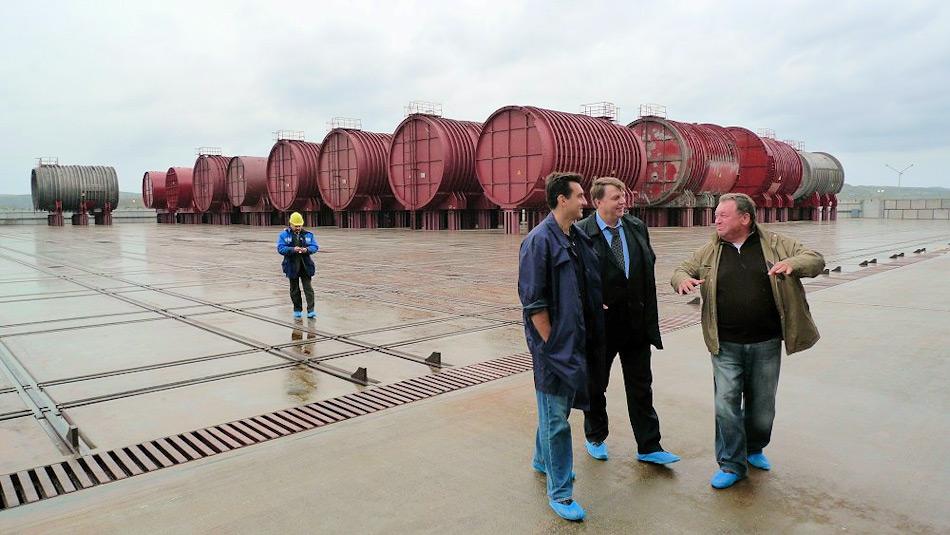 In Saida Bay lagern radioaktive Teile von U-Booten aus dem Kalten Krieg Seite an Seite und warten auf ihren Abbau. Viele dieser U-Boote waren einst im Arktischen Ozean unterwegs. Bild: Thomas Nilsen